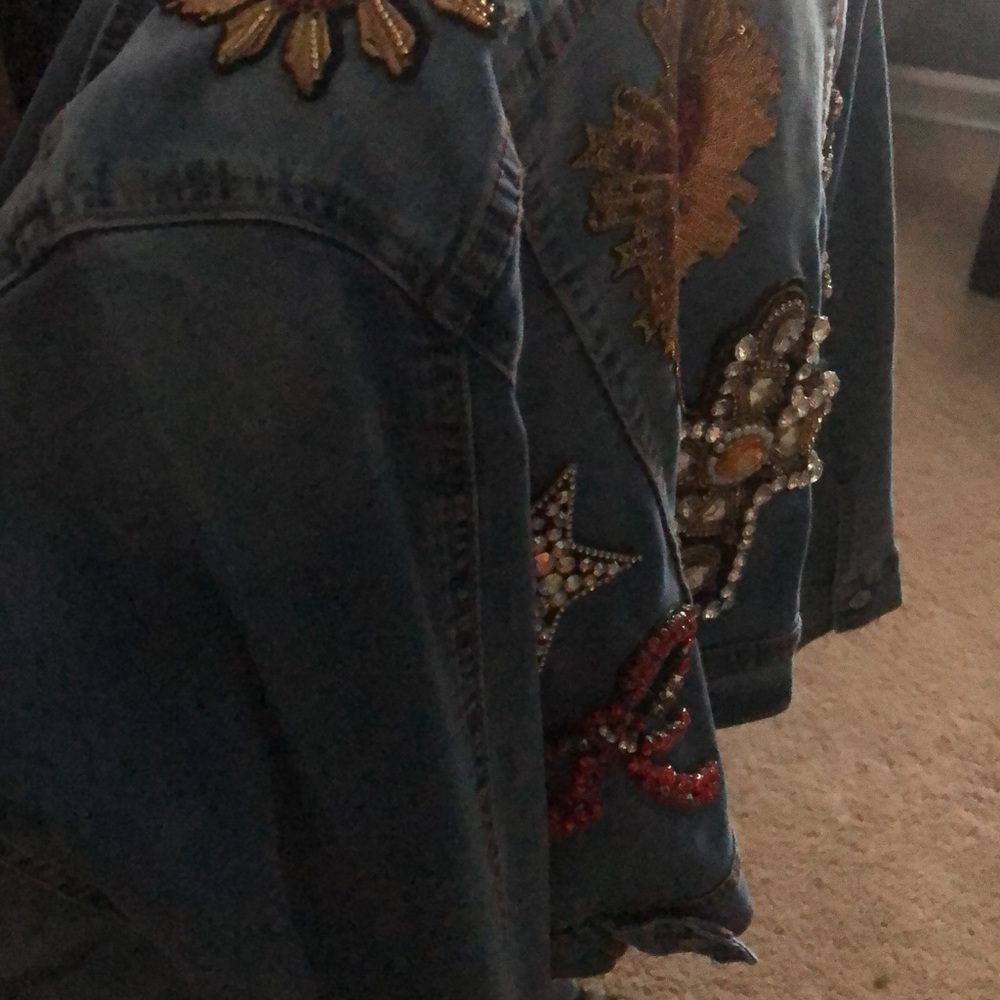 Beautiful jacket - Picture 2 of 4